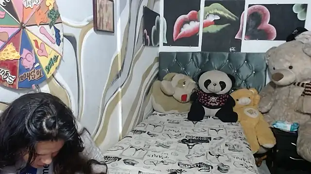 manzanahot9 live cam on StripChat