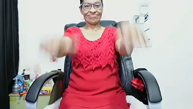 Aries_Mature webcam