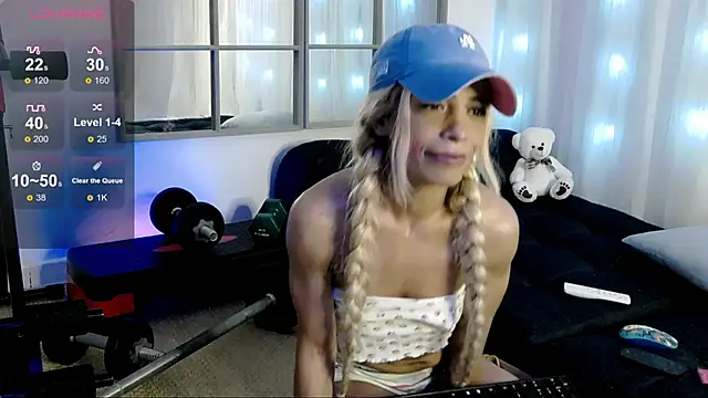 SarahRaynex live cam on StripChat