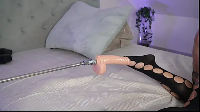 hotmilfbitch webcam