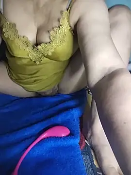 Zu_naa live cam on StripChat