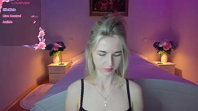 Julie_Blaze live cam on StripChat