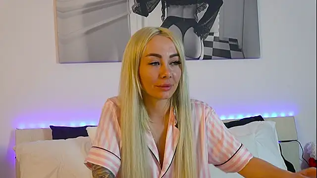 FrancescaGrayy live cam on StripChat