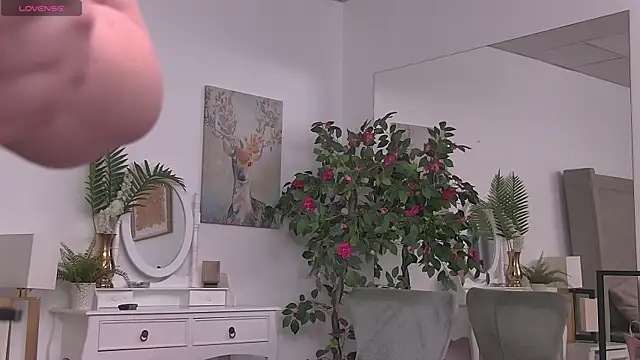 ZoeSkyee webcam
