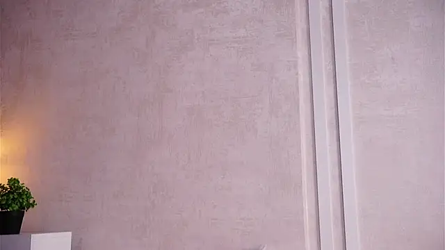 SunnivaCovil live cam on StripChat