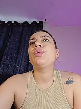 AmaiaSalvatore live cam on StripChat