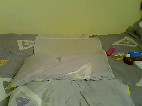 Pearl_petite webcam