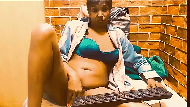 Fuckable_Nasty_MILF webcam