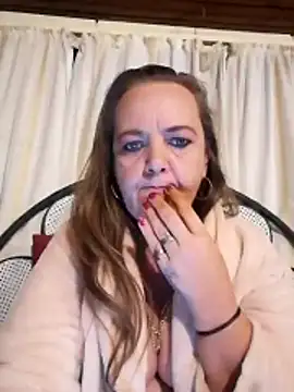 Kimmyb777 live cam on StripChat