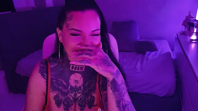 _MelinaCurves_ webcam