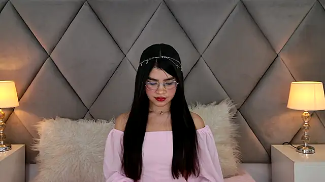 OliviaDiaz live cam on StripChat