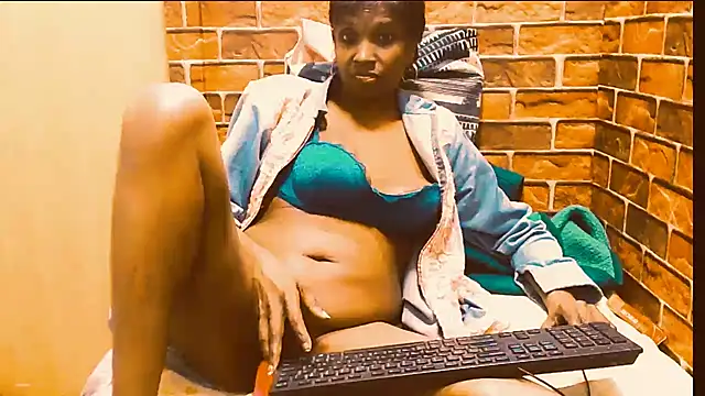 Fuckable_Nasty_MILF webcam