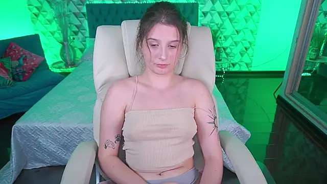 VikVikLove webcam