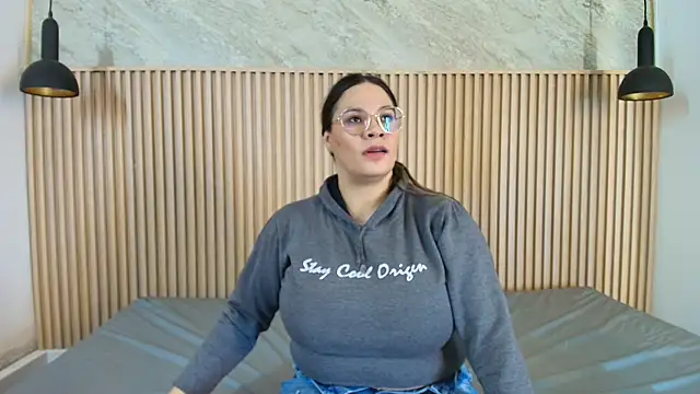 big_tits_in_your_face webcam
