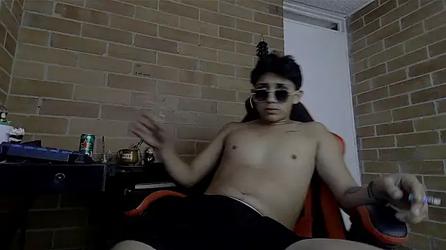 ethann2_ live cam on StripChat