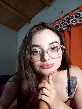 Emmacut live cam on StripChat