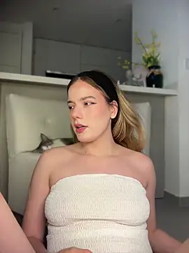 NicoleCut webcam