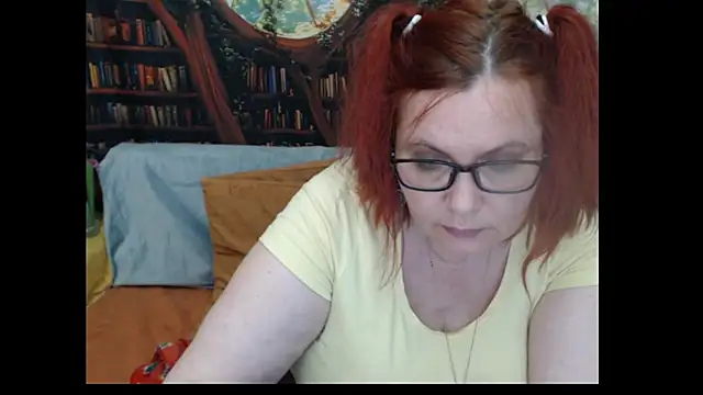 PlayfullMature webcam