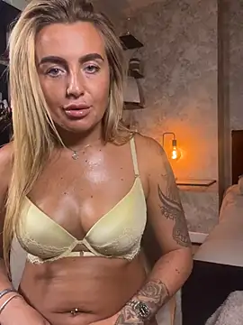 CharlottemilfUKx live sex cam