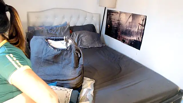 NinaDOM4CUM webcam