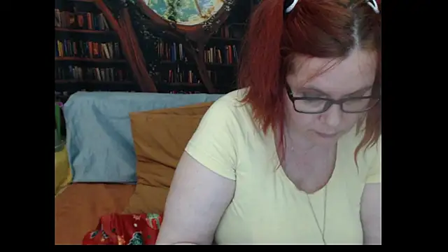 PlayfullMature webcam