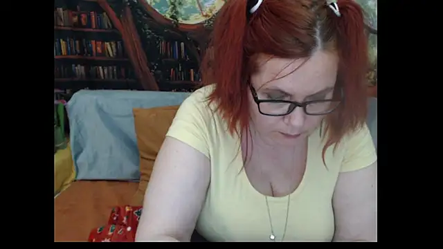 PlayfullMature webcam
