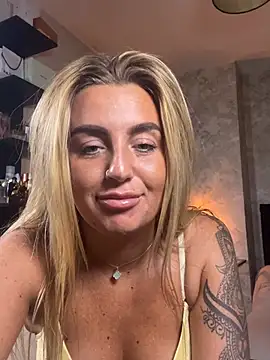 CharlottemilfUKx live sex cam