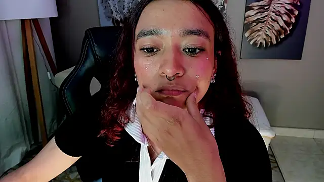 charlotte_bluee live cam on StripChat