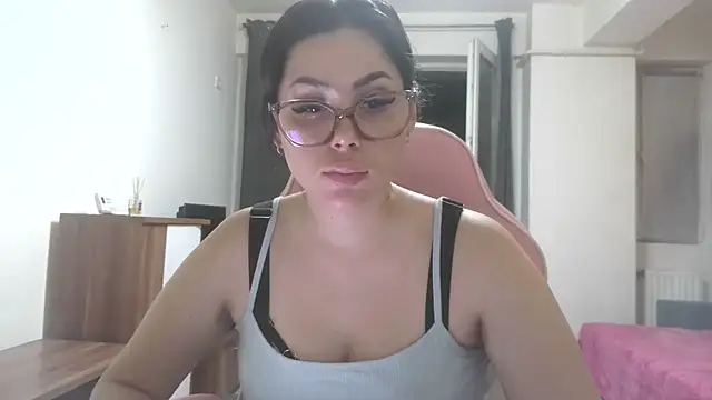 LovelyJulliette webcam