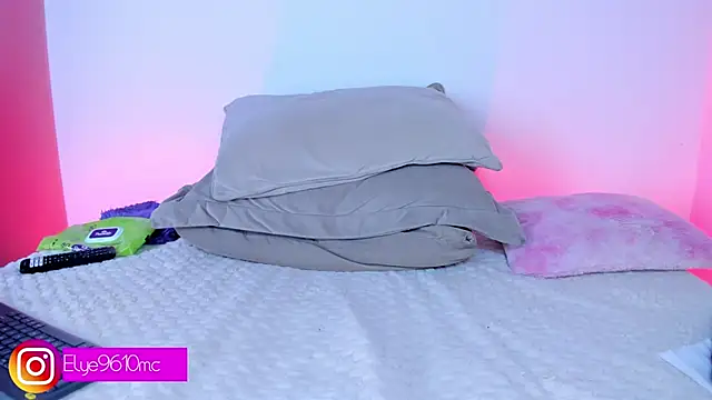 ellie_mcdonald webcam