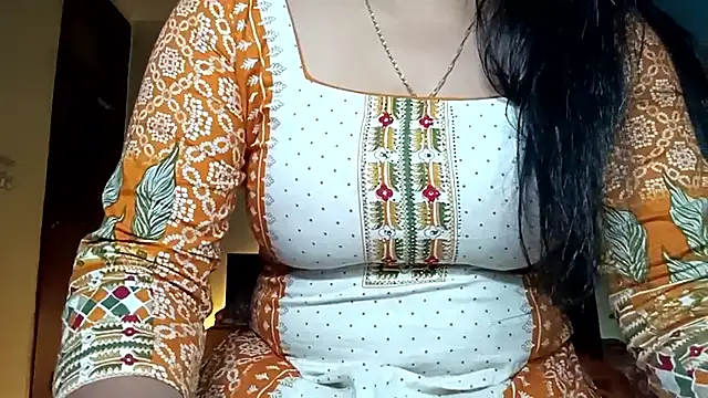YourDesi_Laila_ webcam