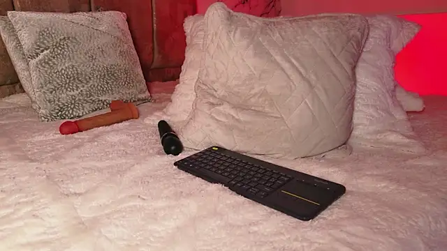 KeylaKnowles_Pv webcam