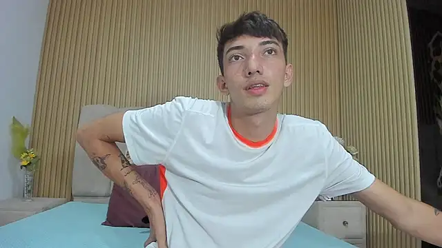 MichaelVasquex live cam on StripChat