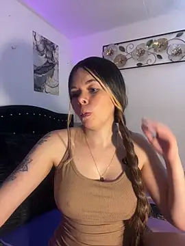 carolina16love live cam on StripChat