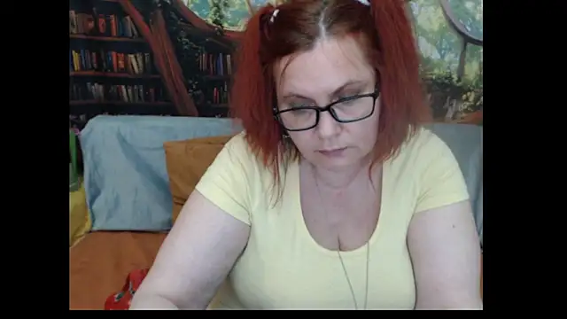 PlayfullMature webcam