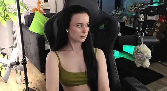 KiraLiLime live cam on StripChat
