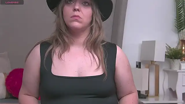 ZoeSkyee webcam