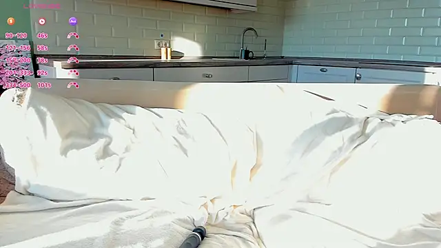 UWU_flower live cam on StripChat