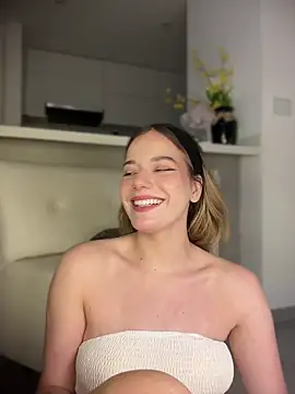 NicoleCut webcam