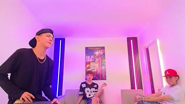 Marcus_and_Tony webcam