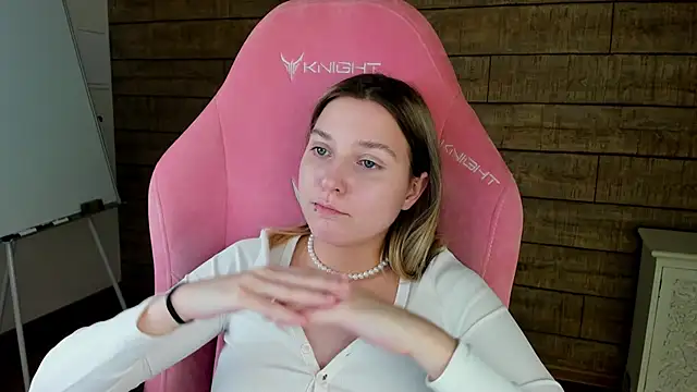 TinnaBurton webcam