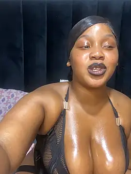 THICKBARBIE32 webcam