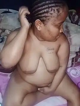 ChubbyMidgetxxx19 webcam