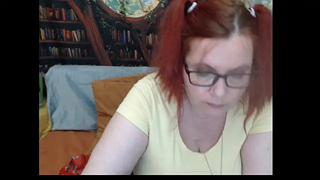 PlayfullMature webcam