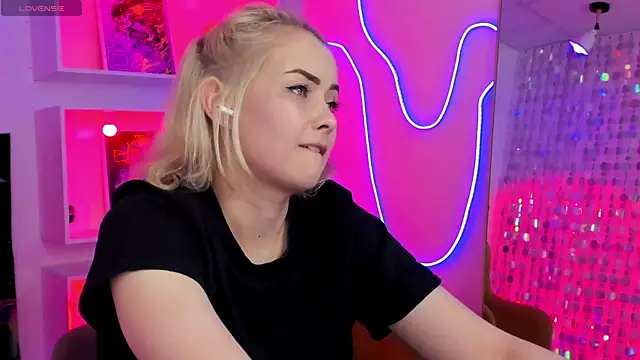 StephanieSweety live cam on StripChat