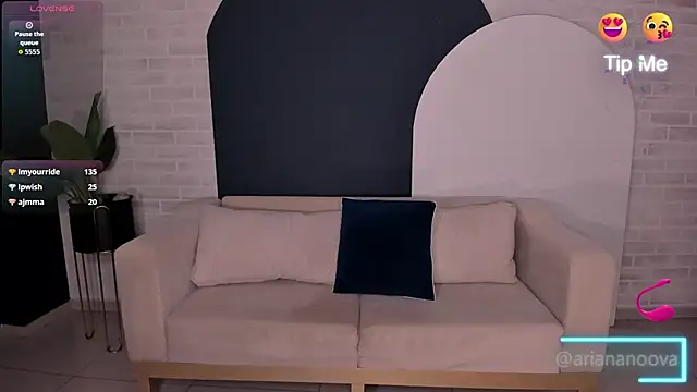 ArianaNova live cam on StripChat