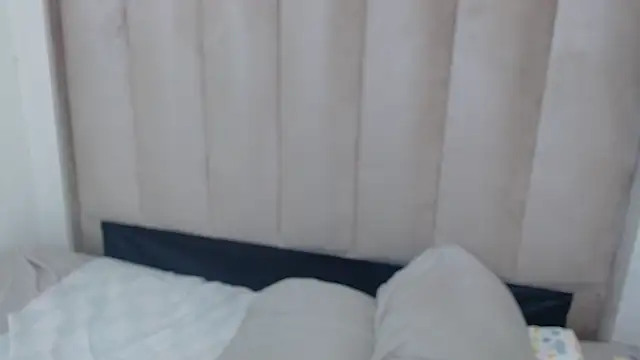 CuteHoney92 webcam