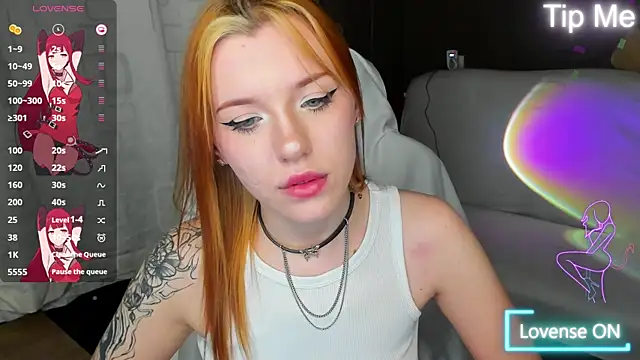 MeganNewCat live cam on StripChat