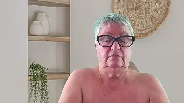 Mystery-Grandmother webcam