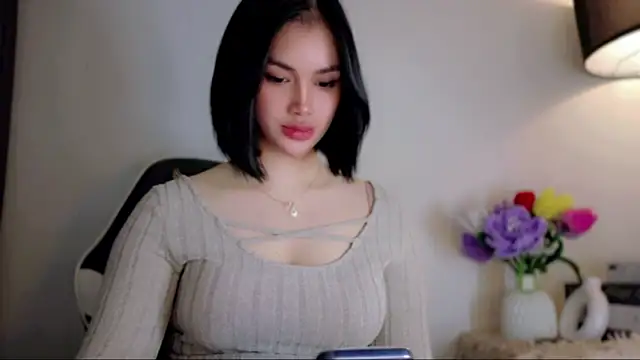 Anna_HollyDoll live cam on StripChat